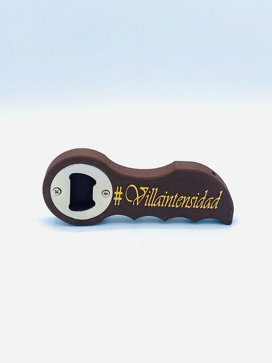 Abridor de botellas personalizado en impresión 3D con hashtag grabado en color chocolate
