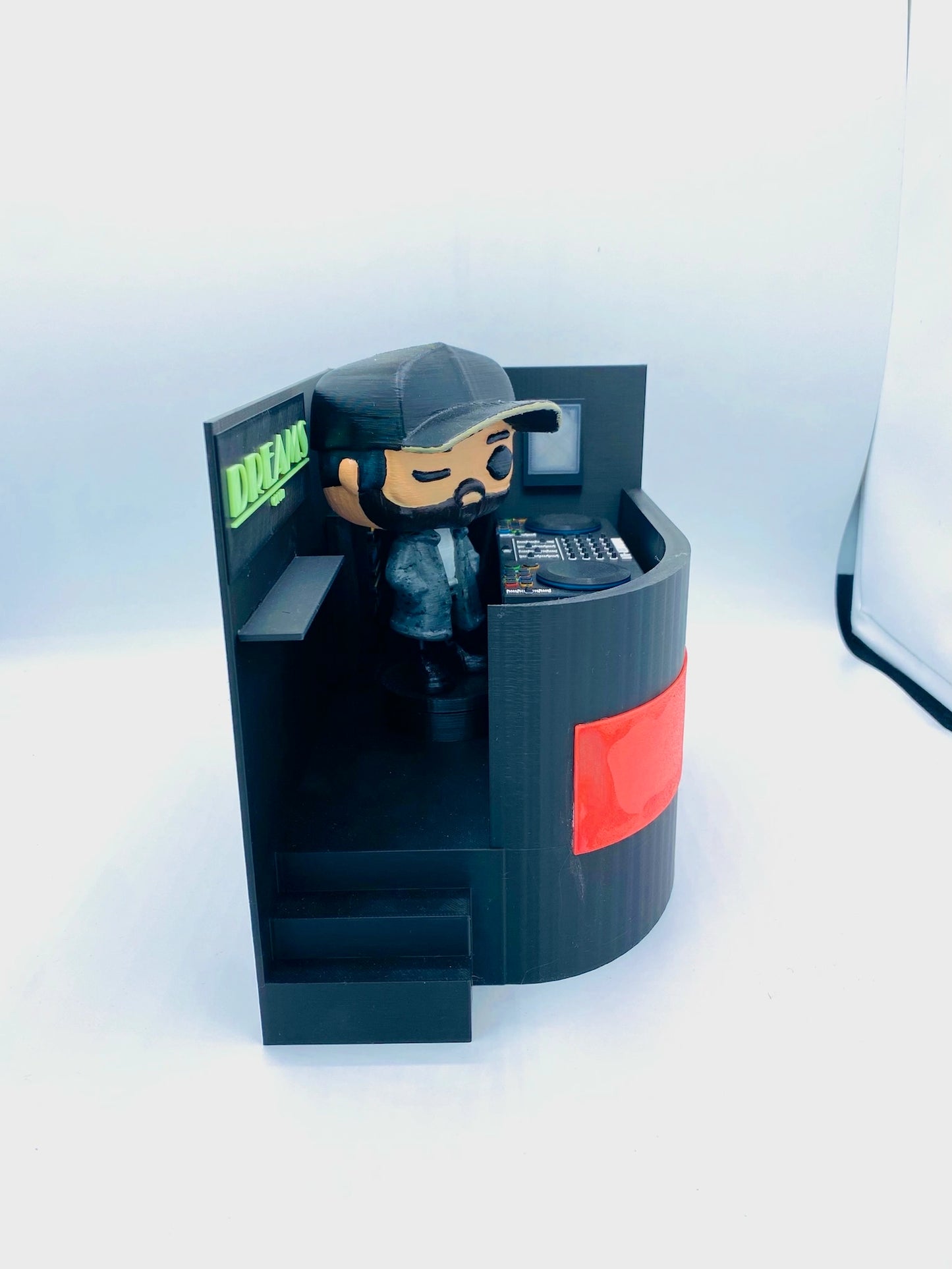 Setup de DJ vacío impreso en 3D con espacio para figura personalizada
