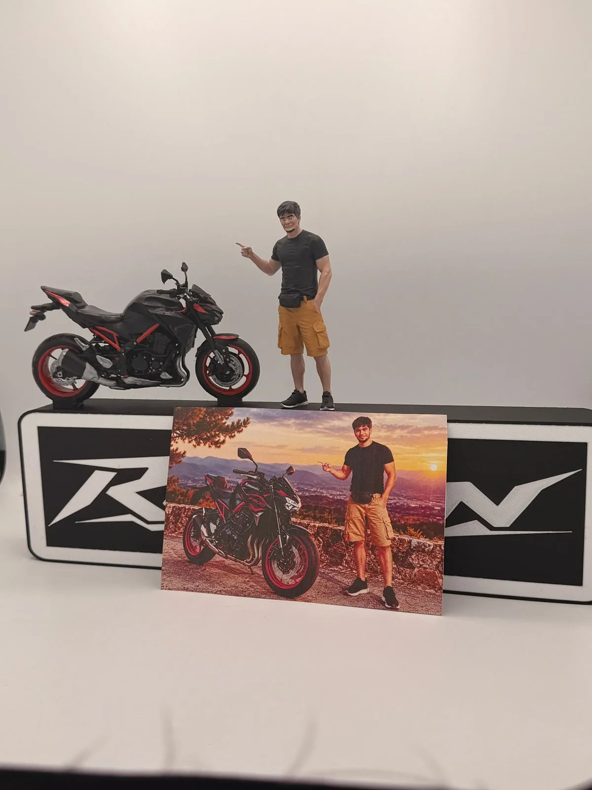 Con una simple foto, te hacemos en miniatura