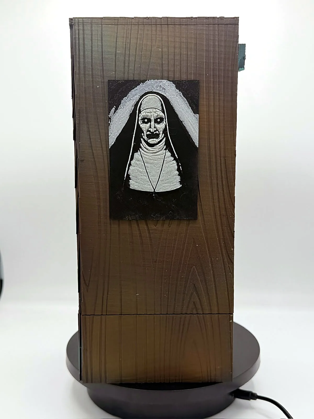 Convierte tu figura en una lámpara o vitrina con luz LED